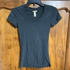 Ambiance Apparel Dark Gray V-Neck T-shirt - Size Medium